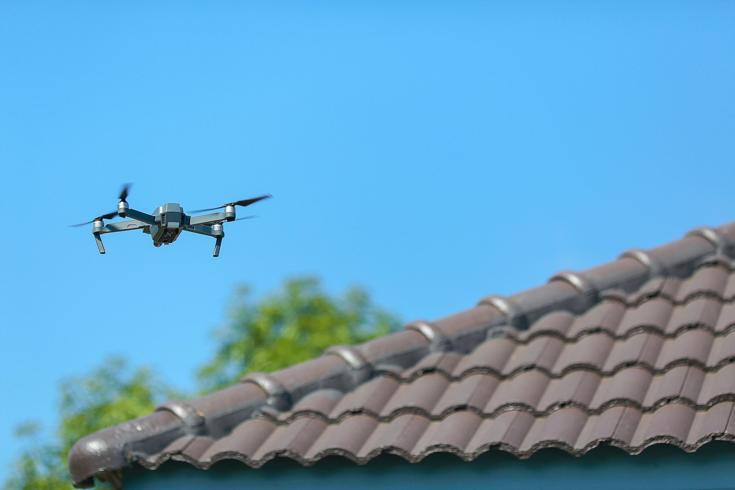 Inspection de toiture par drone à Lille, Arras, Péronne